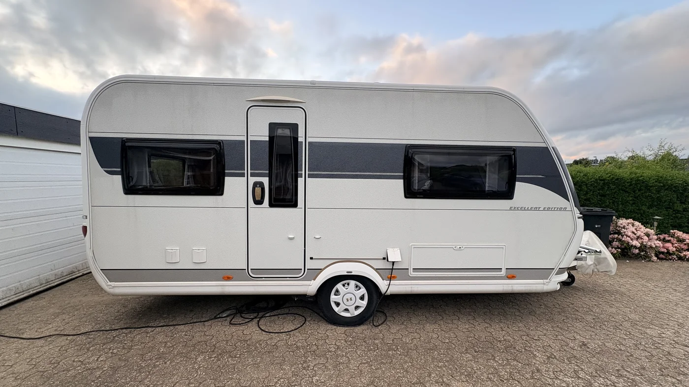 Hobby De Luxe 460 UFE set fra siden